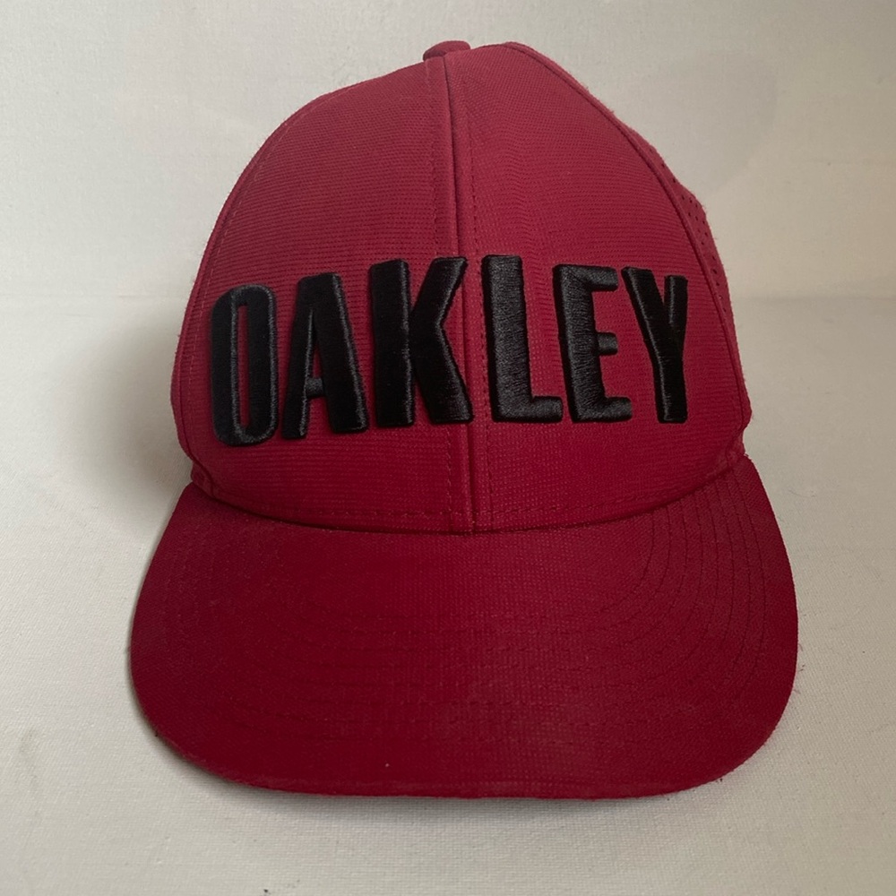 Oakley snap back cap